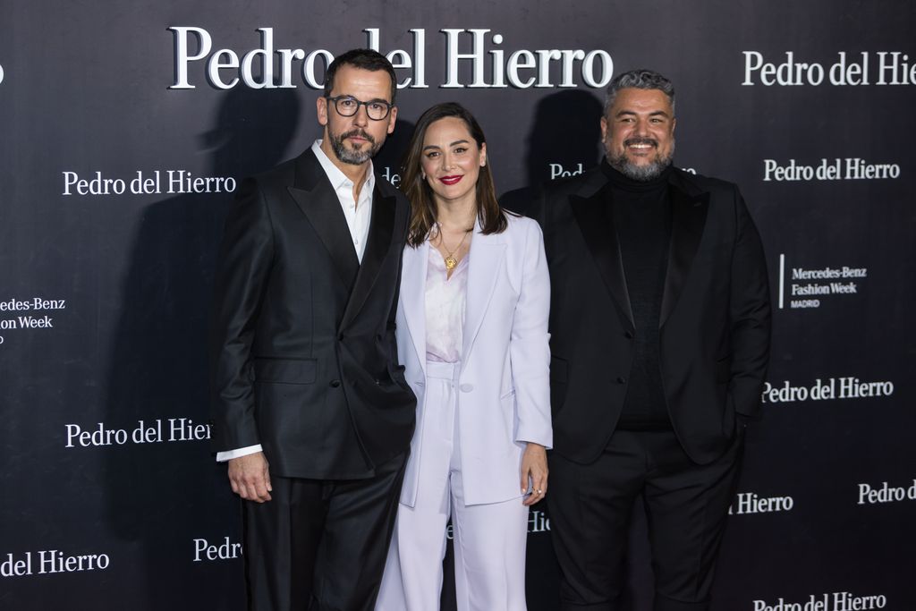 Tamara Falco con  Alex Miralles y Nacho Aguayo, diseñadores de Pedro del Hierro