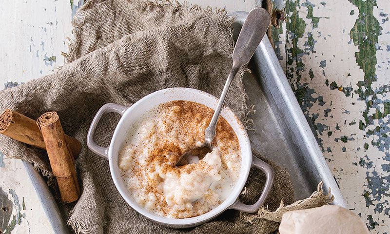 El arroz con leche es un postre internacional al que en lugares como Asturias se le puede añadir un toque de anís.