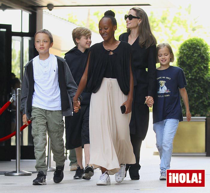 Angelina Jolie con sus hijos