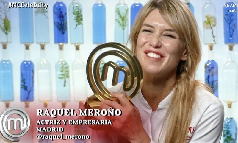 Raquel Meroño con el trofeo 