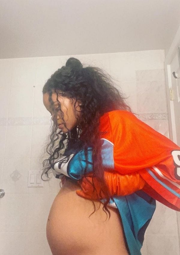 La primera foto de Rihanna presumiendo de embarazo