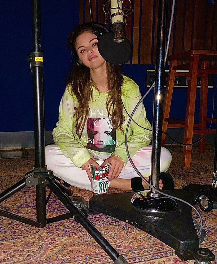 Selena Gómez en el estudio de grabación