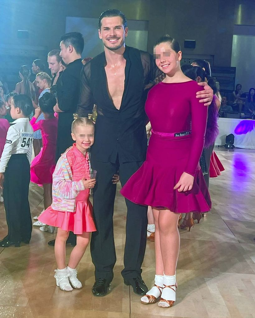 Gleb Savchenko con sus dos hijas, Olvia y Zlata