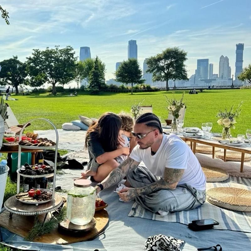 Valentina Ferrer, J Balvin y Río.