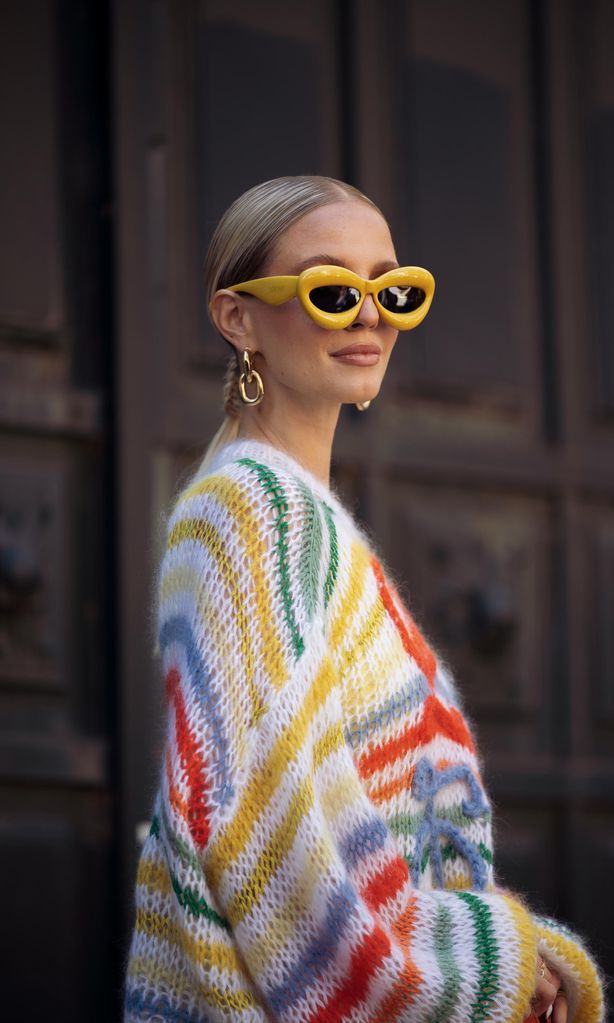 Street Style - Paris Fashion Week - Womenswear Spring/Summer 2023 : Day Five