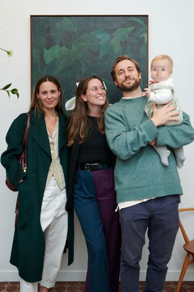 Cristina Castellanos (su cuñada) y Alonso Domecq (hermano de Lulu)