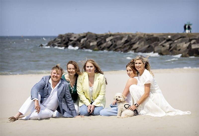 Guillermo y Máxima de Holanda con Amalia, Alexia y Ariane