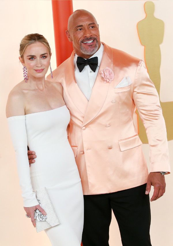 emily blunt y la roca en los oscar a