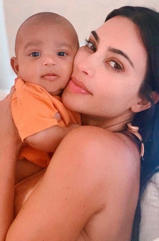 kim kardashian hijos fotos bebes06