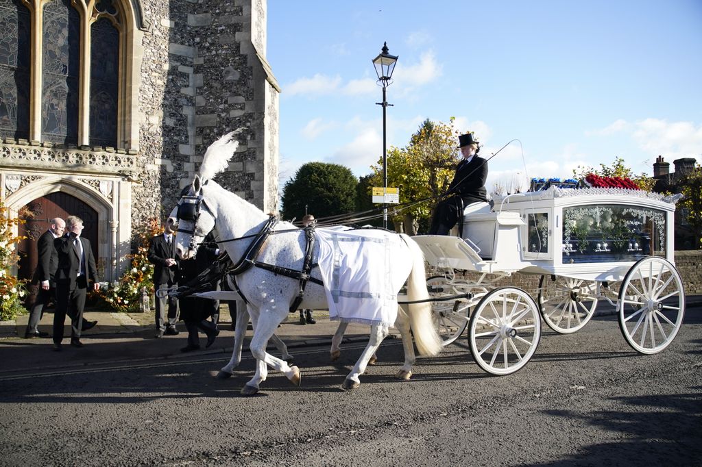 El carruaje fúnebre a su llegada al templo