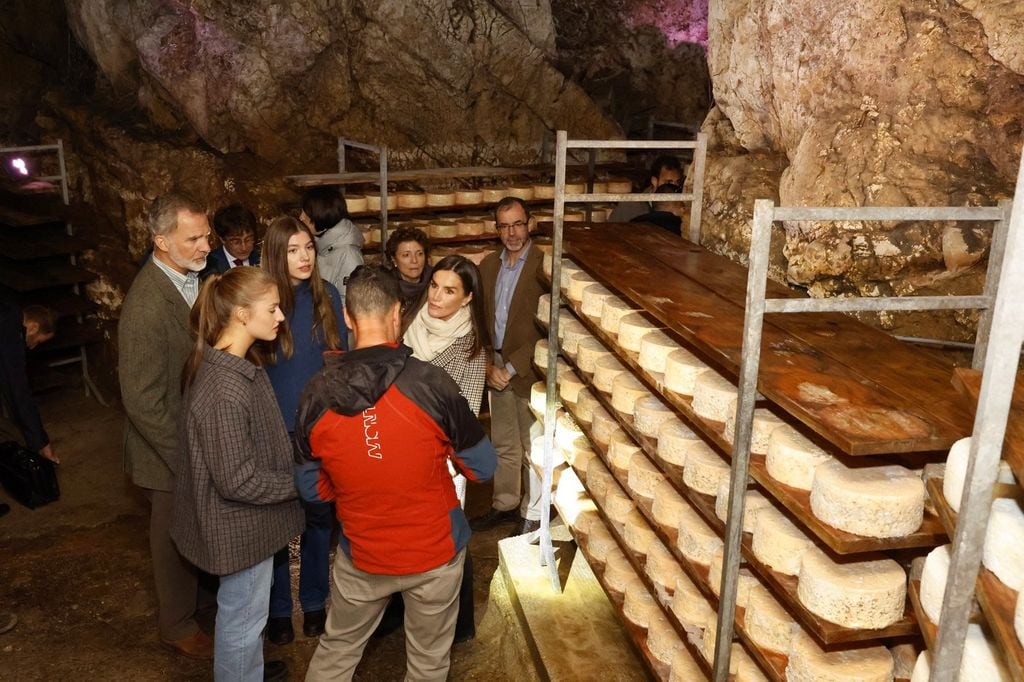 Los Reyes y sus hijas, en la cueva