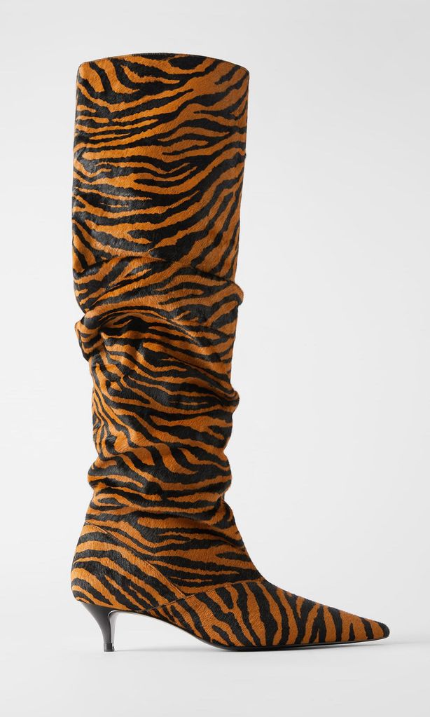 botas de zebra anaranjada de zara