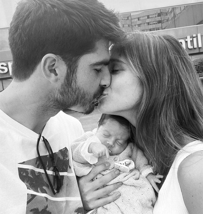 Lucía Villalón y Gonzalo Melero con su hijo Diego