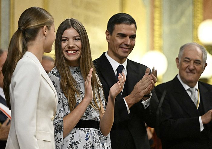 La infanta Sofía aplaude orgullosa a su hermana