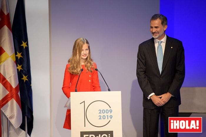 Don Felipe, un padre emocionado ante el discurso de la princesa Leonor en Cataluña