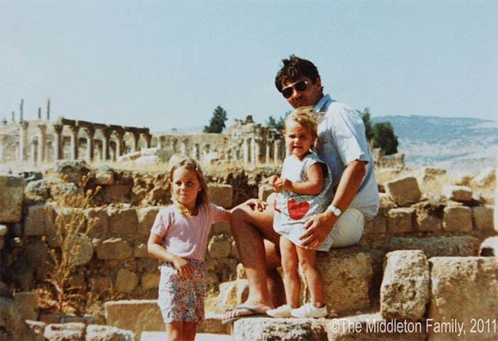 La Duquesa de Cambridge, de niña con su padre y su hermana