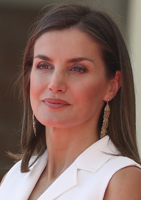 reina letizia look dorado