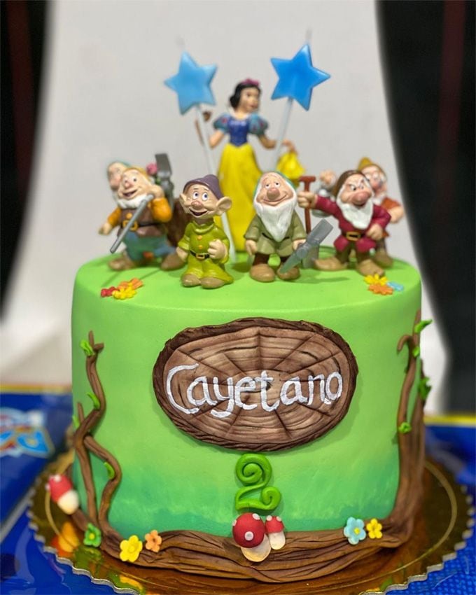 La espectacular tarta de Cayetano Rivera, inspirada en 'Blancanieves y los siete enanitos'