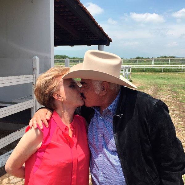 Vicente Fernández y Doña Cuquita, un amor que nació en Huentitán