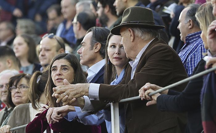 Disfrutando de los toros con su mujer, las últimas imágenes de Carlos Falcó antes de fallecer