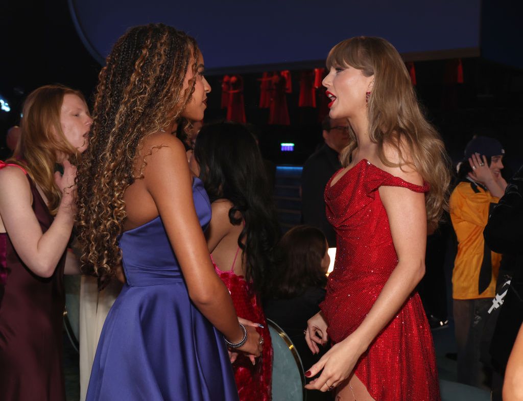 Taylor Swift y Blue Ivy Carter protagonizan un emotivo momento en los Grammy 2025