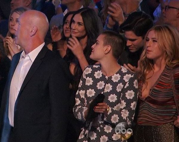 Demi Moore, Bruce Willis, y sus hijas Scout y Tallulah aplaudieron a Rumer en su debut en 'Dancing with the Stars'
