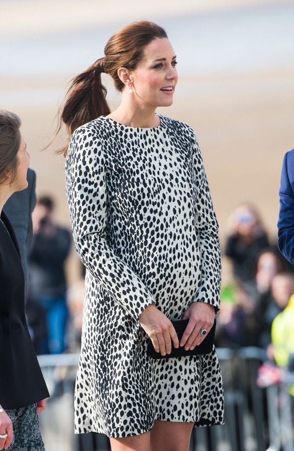 Mientras todo el país aguarda expectante la llegada de su segundo hijo, la Duquesa de Cambridge se mantiene tranquila en sus últimos días de embarazo, y fue vista el pasado viernes haciendo algunas compras en la tienda en Londres de Zara Home
