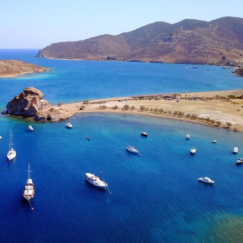 Vista de la playa de Kalikatsou.