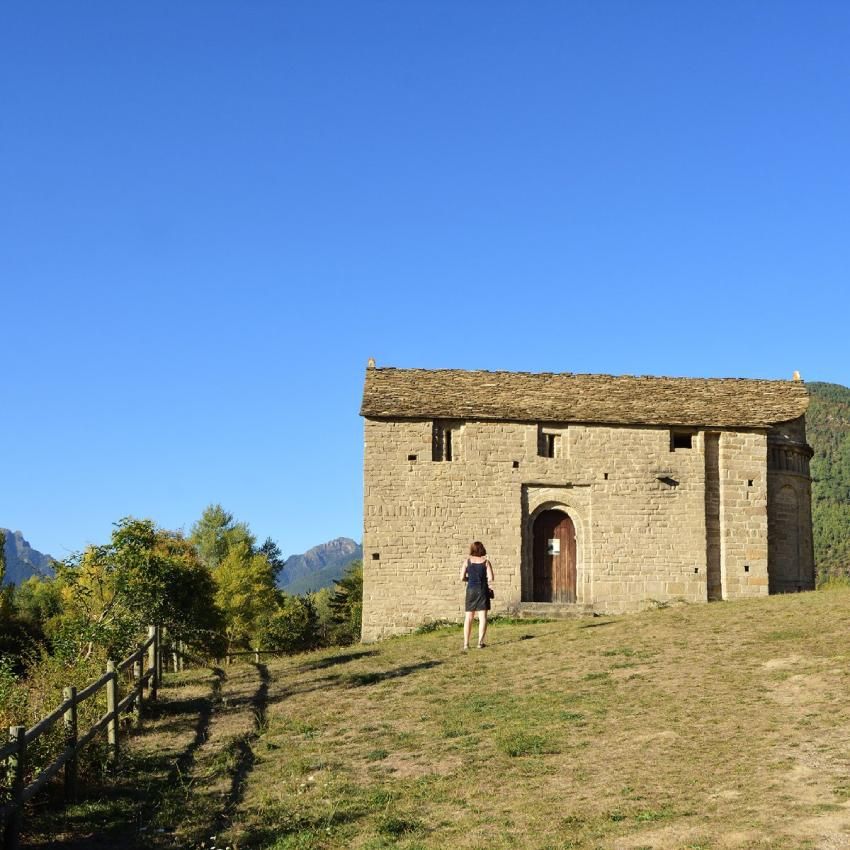 Iglesia románica de San Juan de Busa.