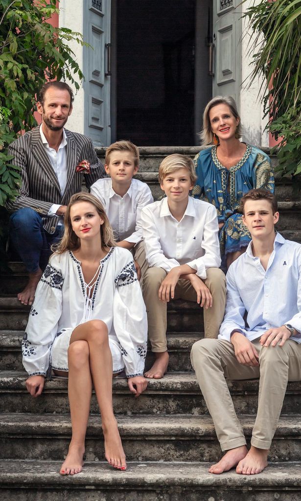 Amélie de Kerchove de Denterghem y Wolfgang de Vásonkeö y su familia HOLA 4053