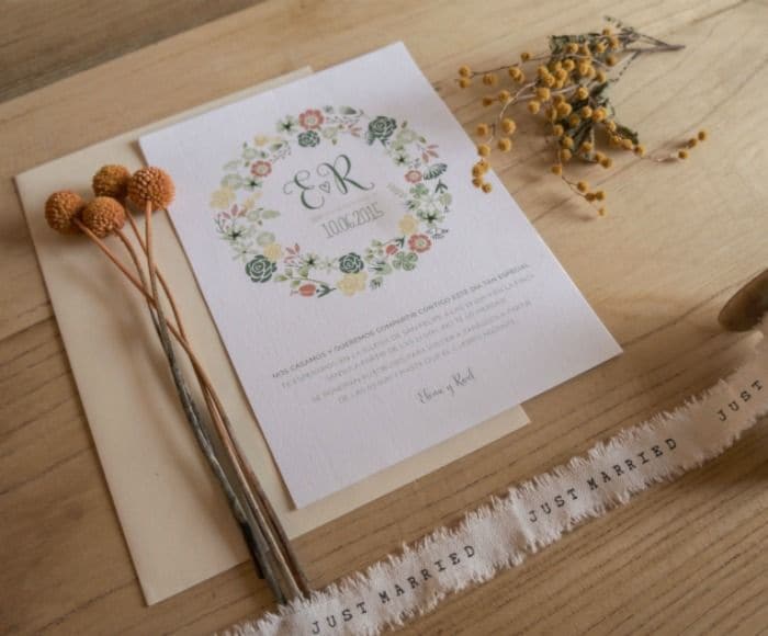 Las siete tendencias en invitaciones de 2017: el efecto acuarela, el estilo botánico-tropical, las tipografías manuscritas, el stamping, los diseños limpios que respiran, el efecto mármol y las invitaciones atemporales.

Foto: ©The wedding shop Bogart & Bacall
