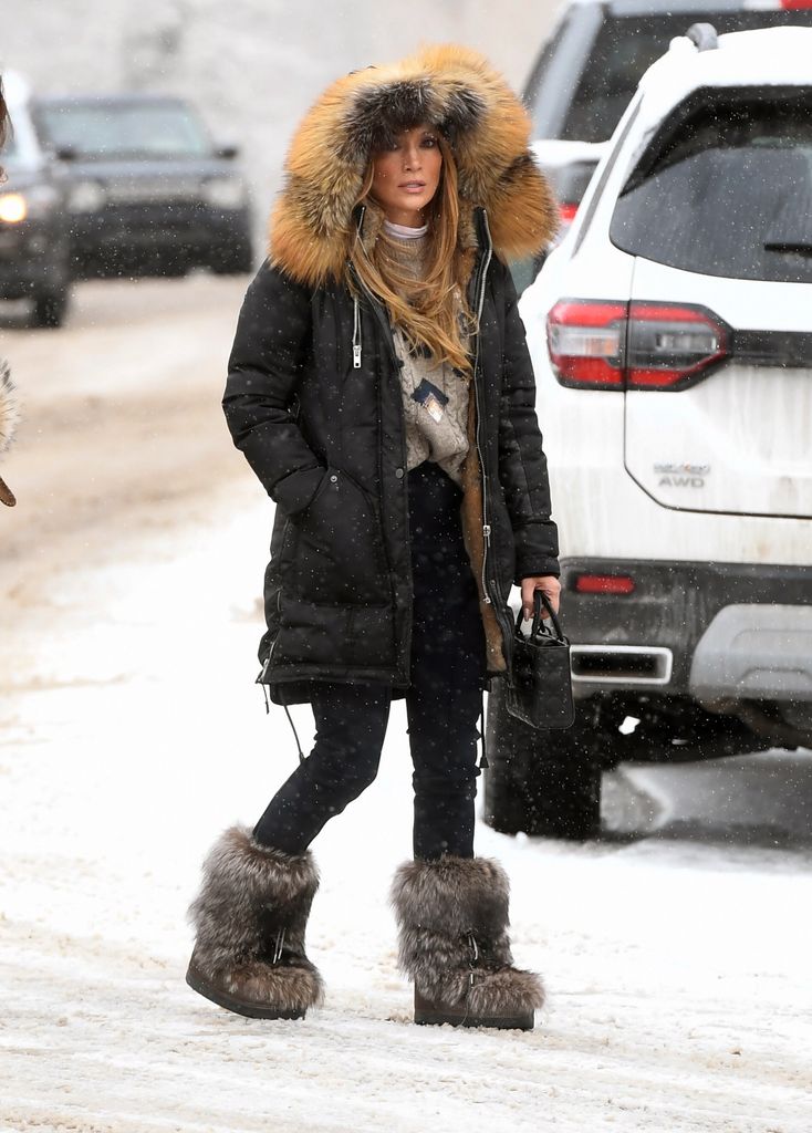 JENNIFER LOPEZ ESQUIANDO EN ASPEN