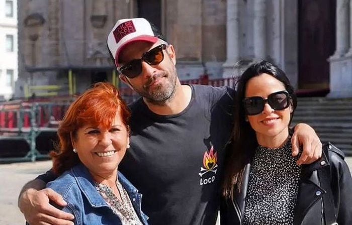 Roberto Leal con su madre y su hermana