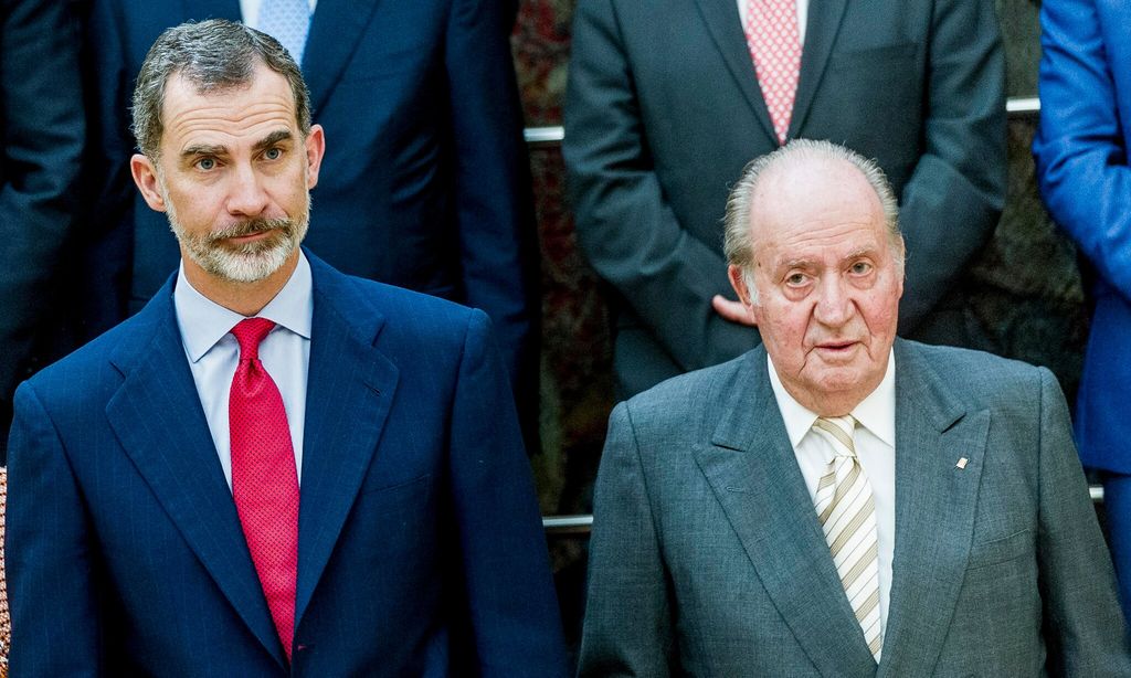 Did King Felipe visit father Juan Carlos in Abu Dhabi?