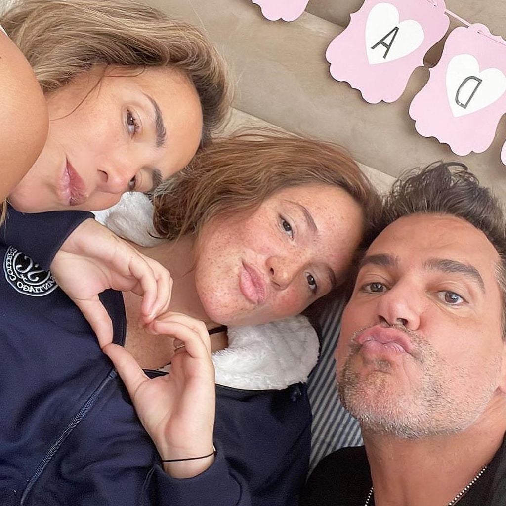 Angélica Castro, Cristian de la Fuente y su hija Laura