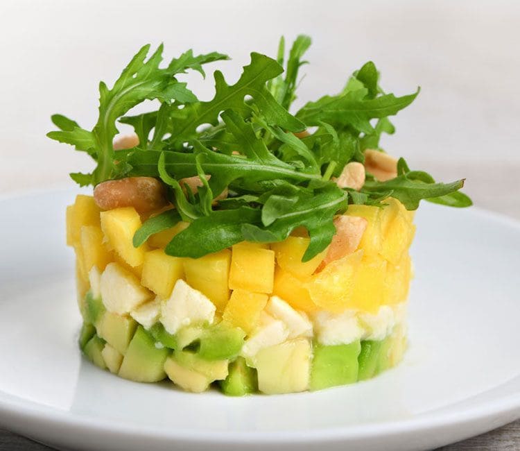 Tartar de aguacate y mango con 'mozzarella'