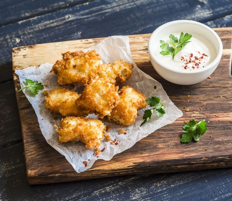 'Nuggets' de pescado con mayonesa de ajo