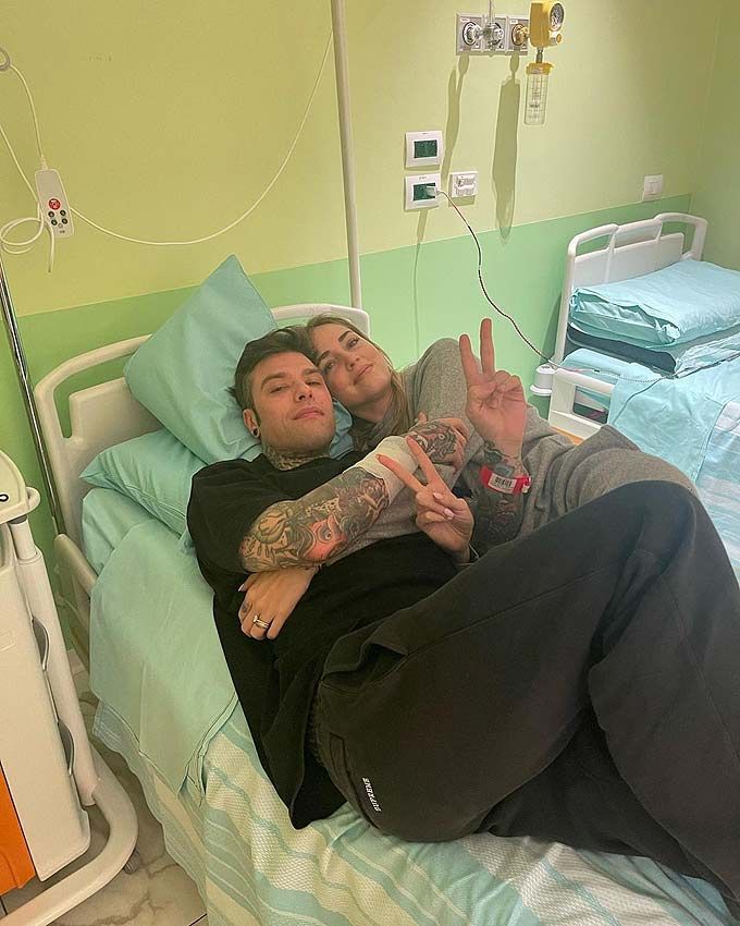 Fedez y Chiara Ferragni en el hospital