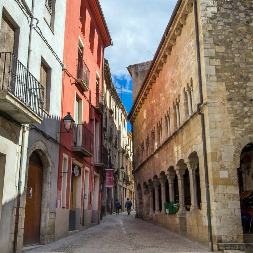 El conjunto histórico-artístico medieval de Besalú es uno de los mejor conservados de toda Cataluña.