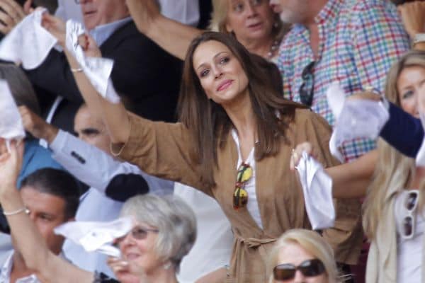 La cara de Eva González durante la Tradicional Corrida Goyesca irradiaba felicidad, una felicidad que también sentía Cayetano, a juzgar por su buen hacer en el ruedo
