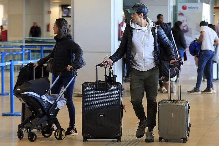 Ana Boyer y Fernando Verdasco vuelven a casa con su bebé tras un puente de música y reencuentros