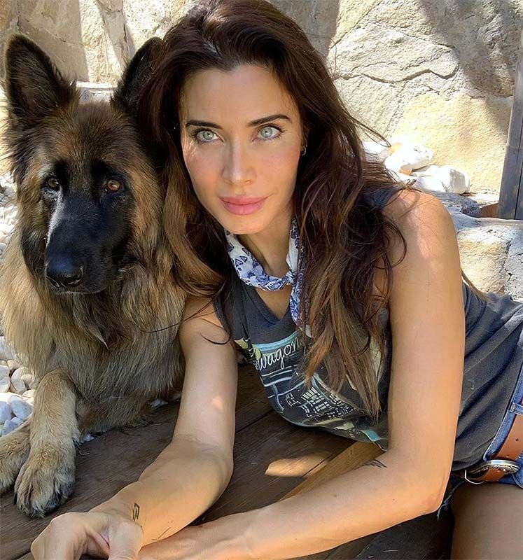 ¡En dos sencillos pasos! Pilar Rubio, toda una maestra de los 'selfies', tiene una alumna muy particular