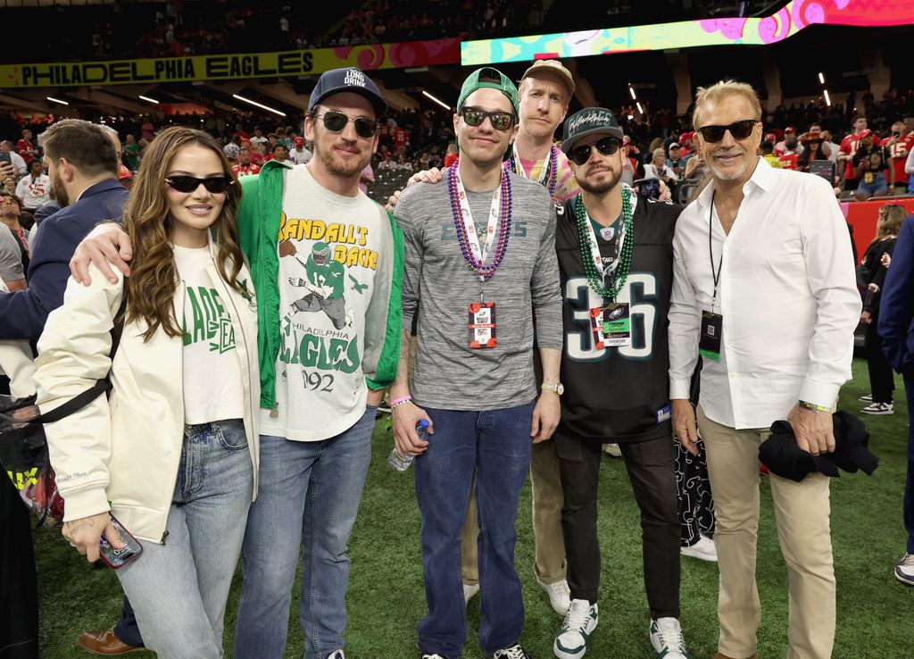 Keleigh Teller, Miles Teller, Pete Davidson, David Osokow y Kevin Costner