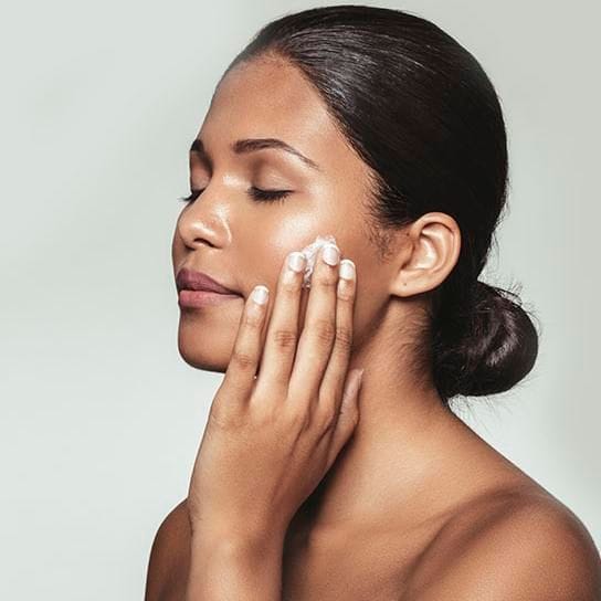 el t nico facial ayuda a profundizar la limpieza y prevenir impurezas