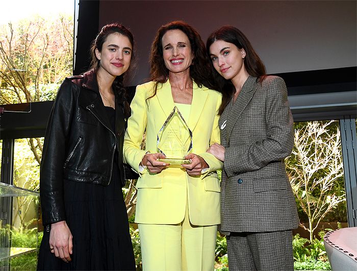 Sarah Margaret Qualley, Andie McDowell y Rainey Qualley