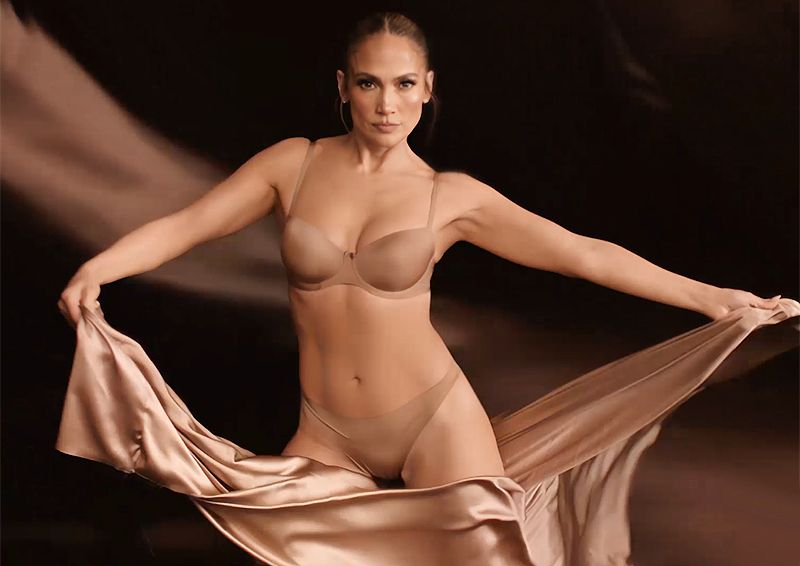 El espectacular posado de Jennifer Lopez como modelo de lencería