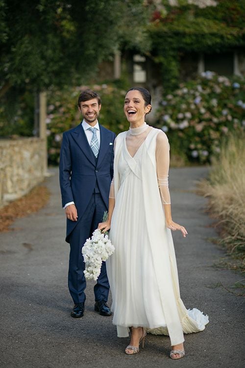 Look de novia con vestido midi