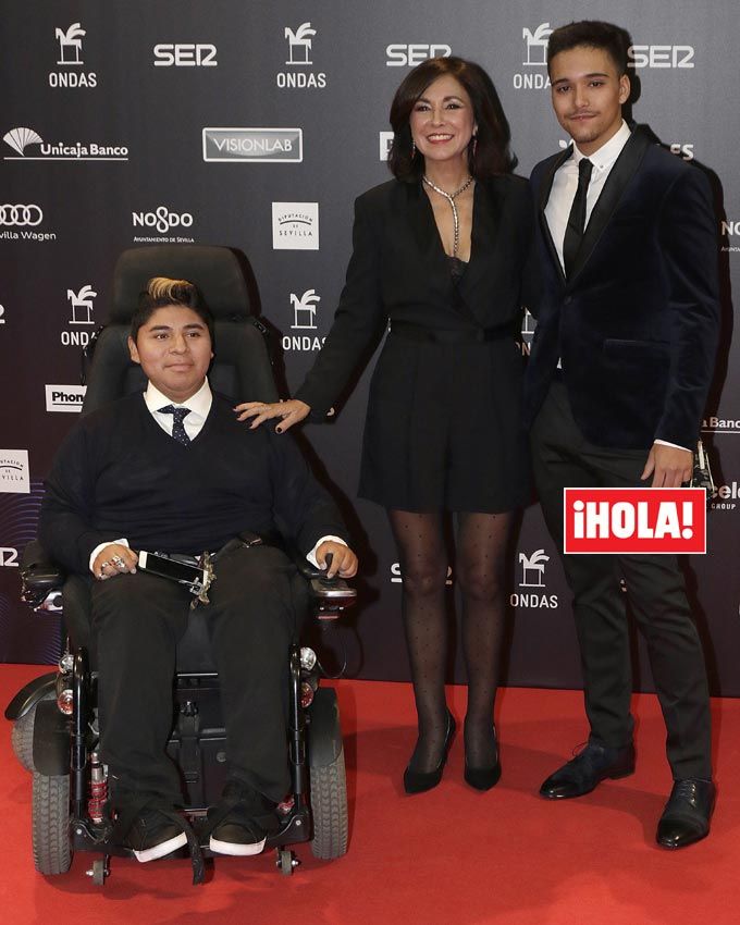 Isabel Gemio con sus hijos Diego y Gustavo