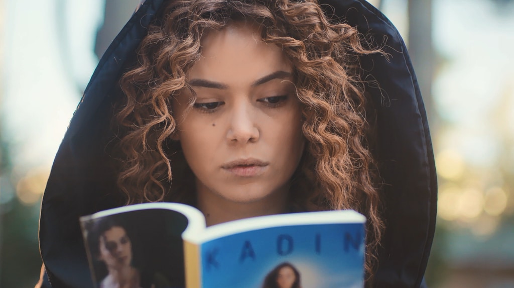 En ´Mujer' Bahar escribe un libro que incluso llega a leer su hermana Sirin