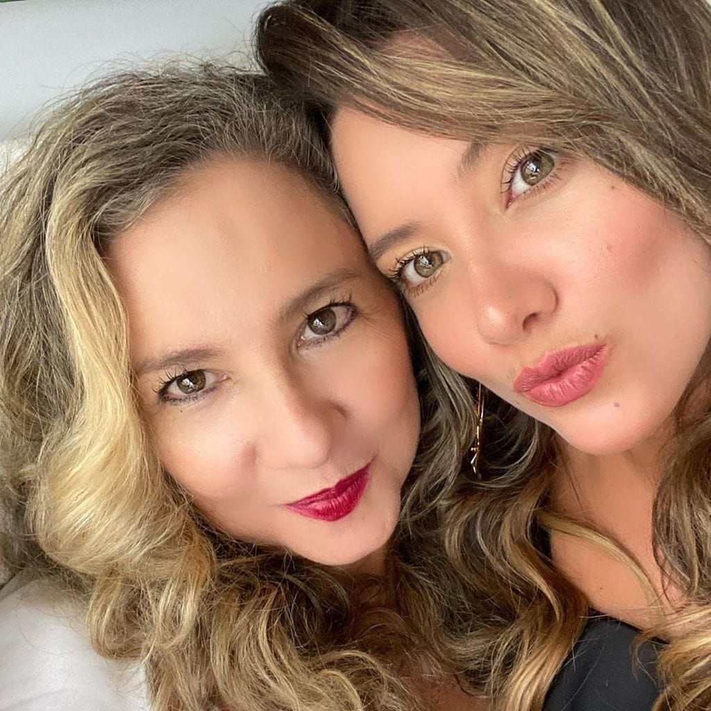 Daniella Álvarez y su mamá